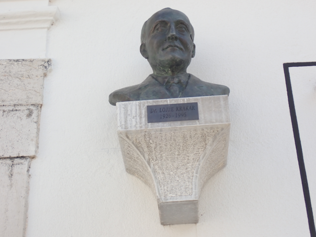 Kip Lojzeta Krakarja v Semiču (1926-1995)